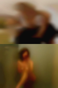 Who r naked looking for sex?